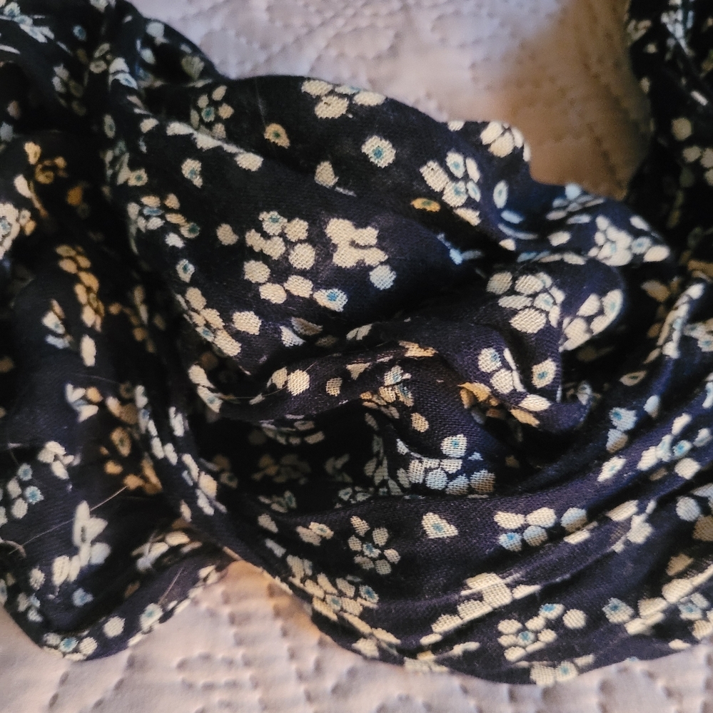 Scarf - Picture 3 of 3